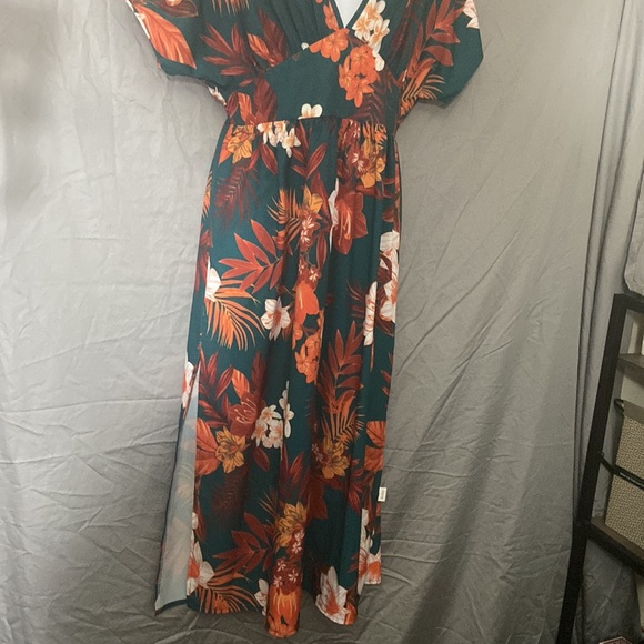 Shein Floral flowy dress. Low-cut. Spring colors - Picture 5 of 7